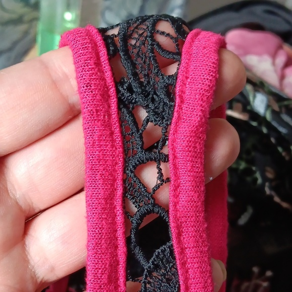 Torrid Knit Cranberry V-Neck Black Lace Inset Size 2 - Picture 10 of 10